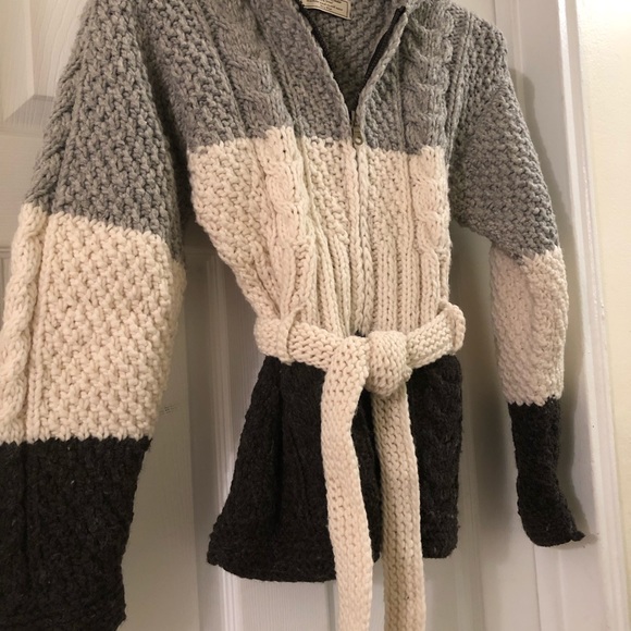 Handmade Ecuadorian Wool Sweater Jacket. - Picture 7 of 15